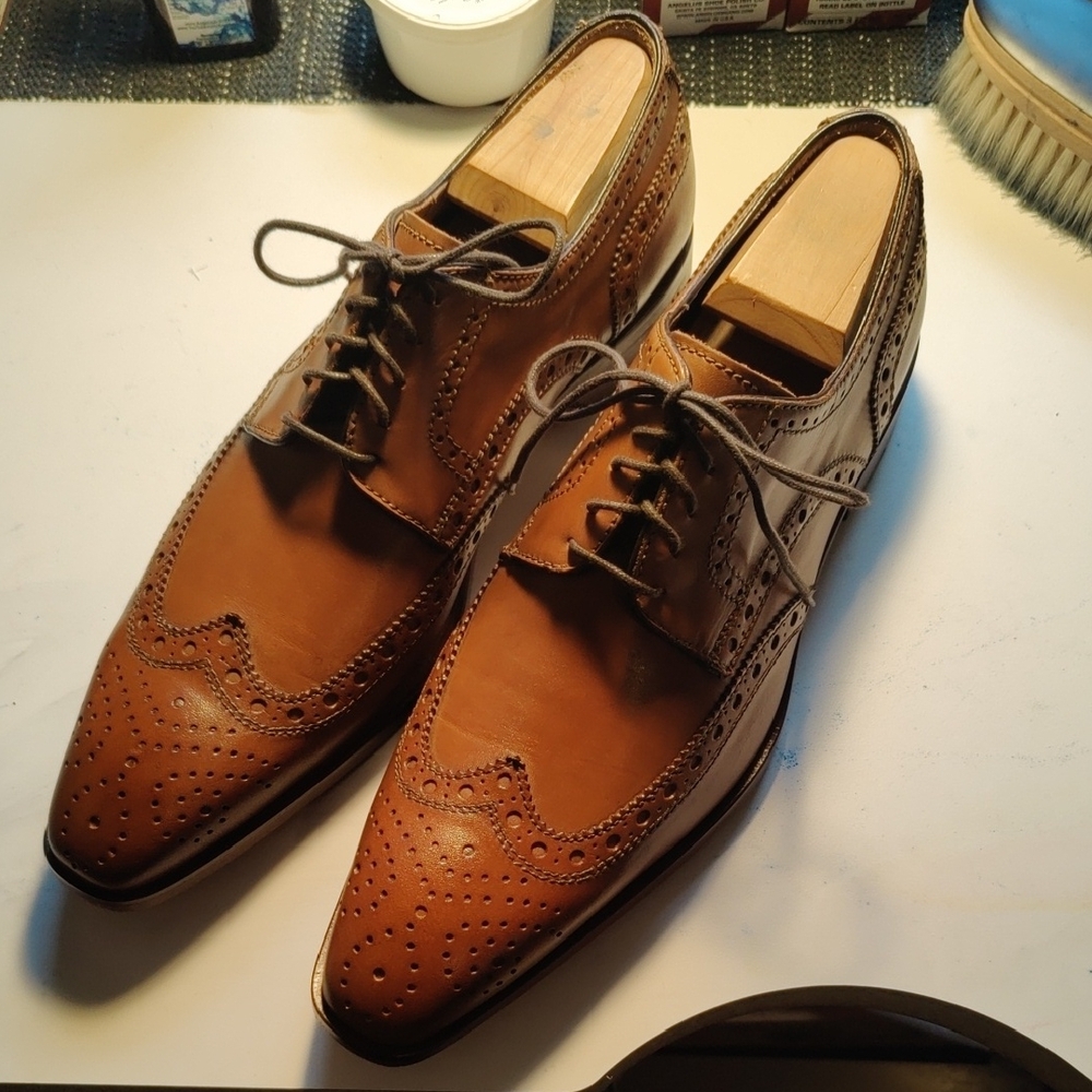 Matteo Massimo Brown Oxford Shoes with Brogue Design and Polished Leather